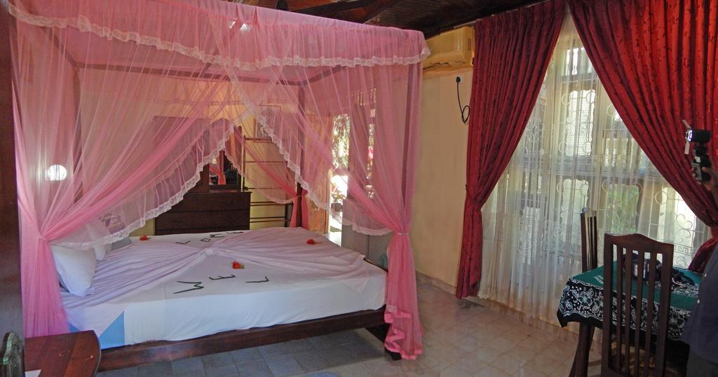 Rico Shadow Guest House & Restaurant Wayikkal Exterior foto