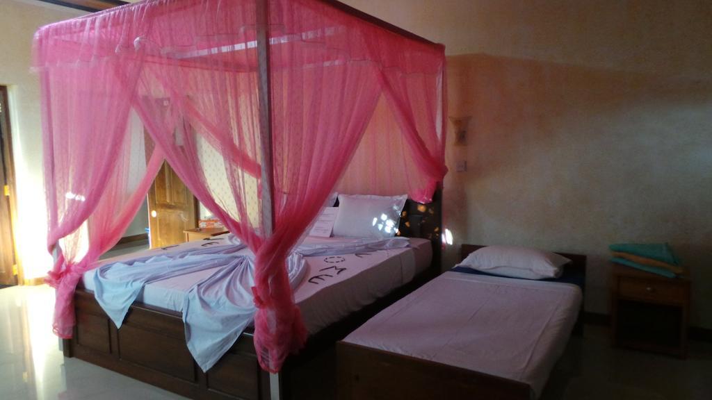Rico Shadow Guest House & Restaurant Wayikkal Exterior foto