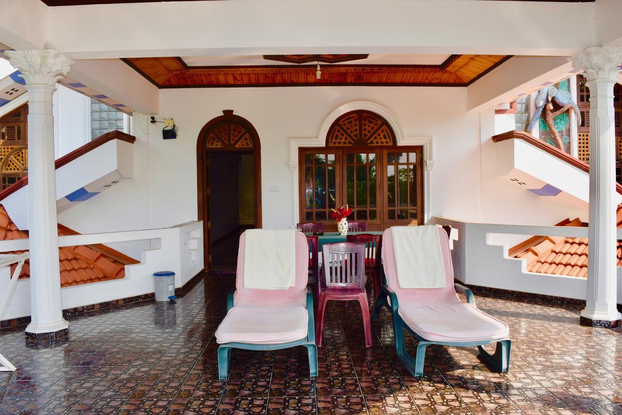 Rico Shadow Guest House & Restaurant Wayikkal Exterior foto