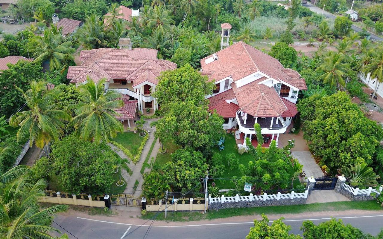 Rico Shadow Guest House & Restaurant Wayikkal Exterior foto